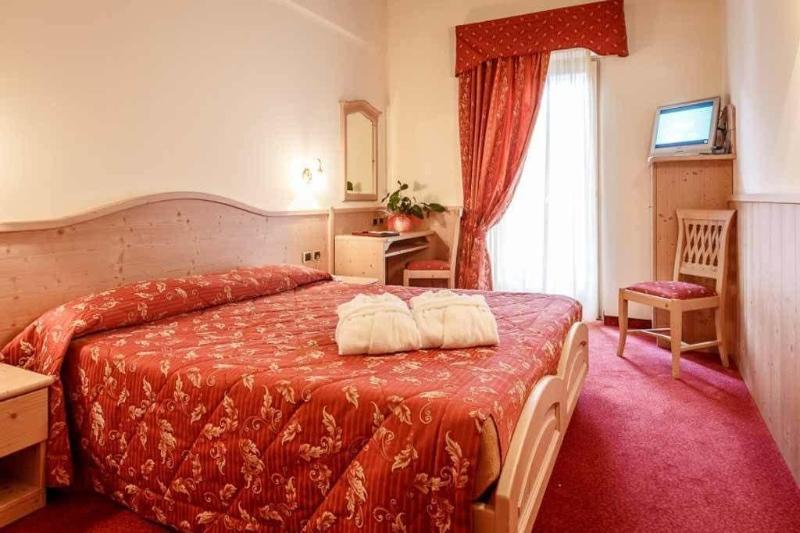 Beverly Alps Hotel & Spa Pinzolo Dış mekan fotoğraf