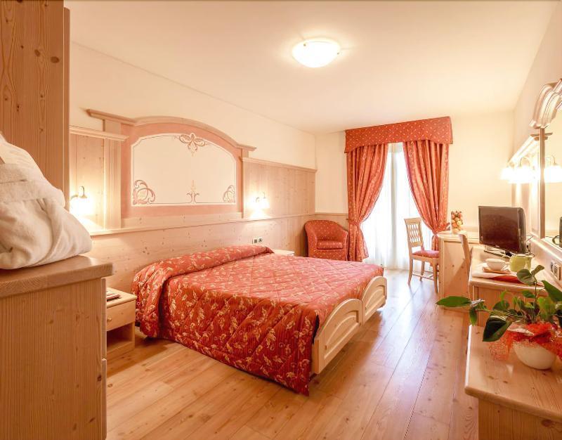 Beverly Alps Hotel & Spa Pinzolo Dış mekan fotoğraf