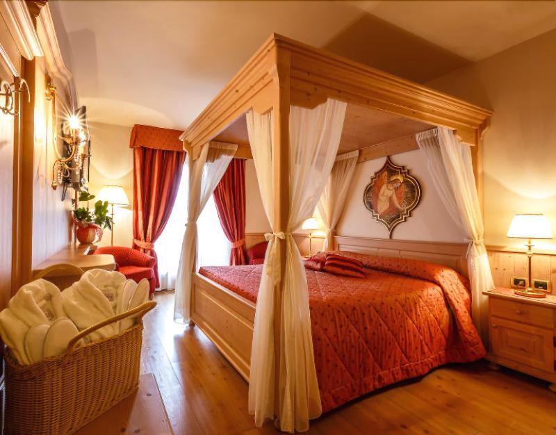 Beverly Alps Hotel & Spa Pinzolo Dış mekan fotoğraf