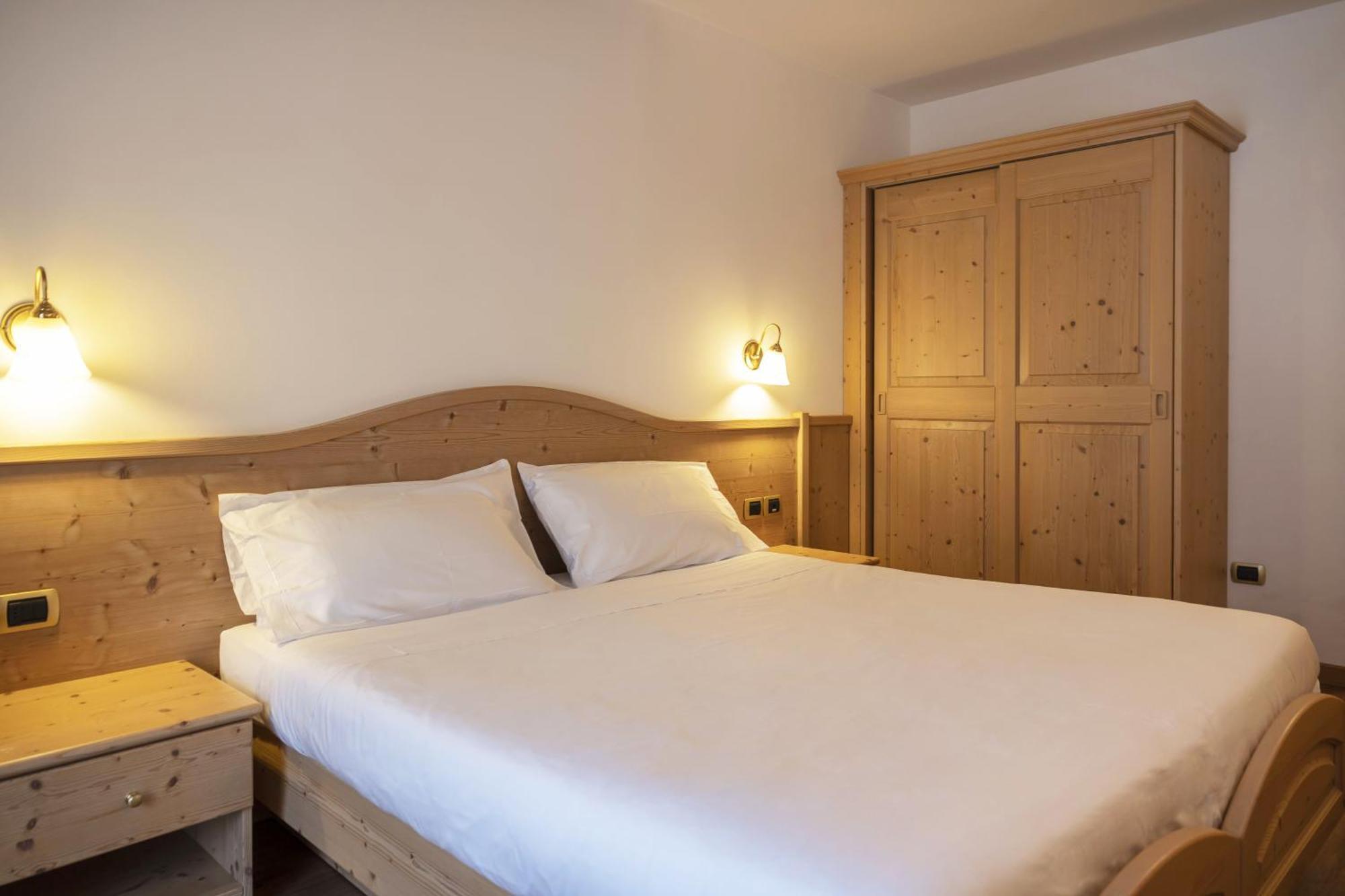 Beverly Alps Hotel & Spa Pinzolo Oda fotoğraf