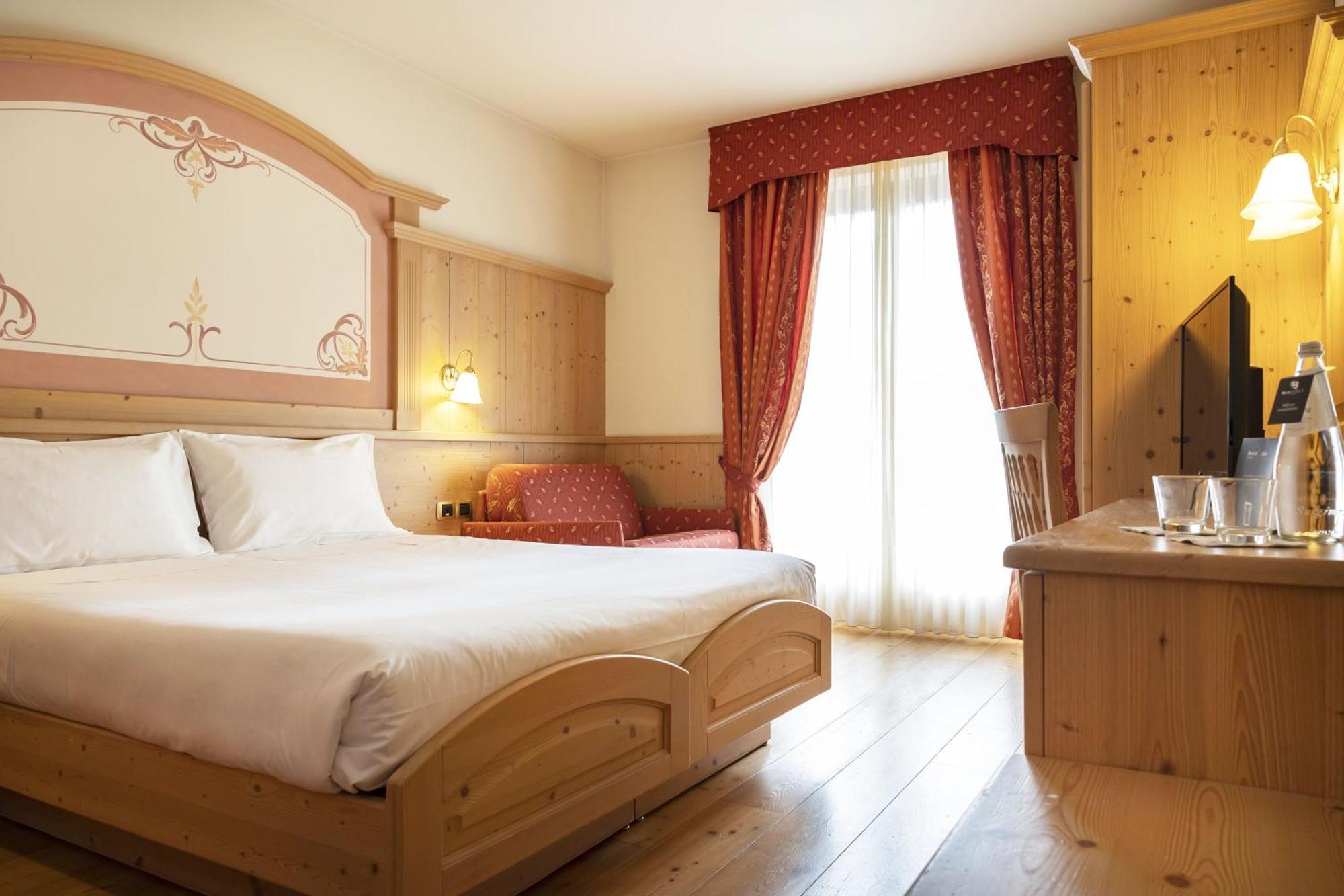 Beverly Alps Hotel & Spa Pinzolo Dış mekan fotoğraf