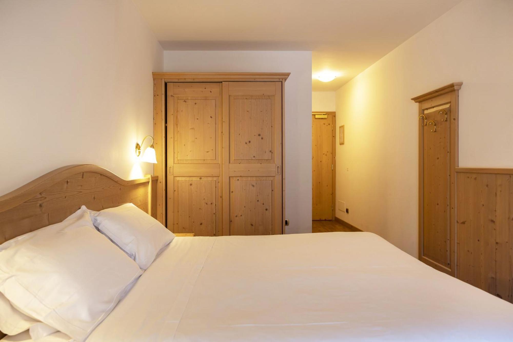 Beverly Alps Hotel & Spa Pinzolo Oda fotoğraf